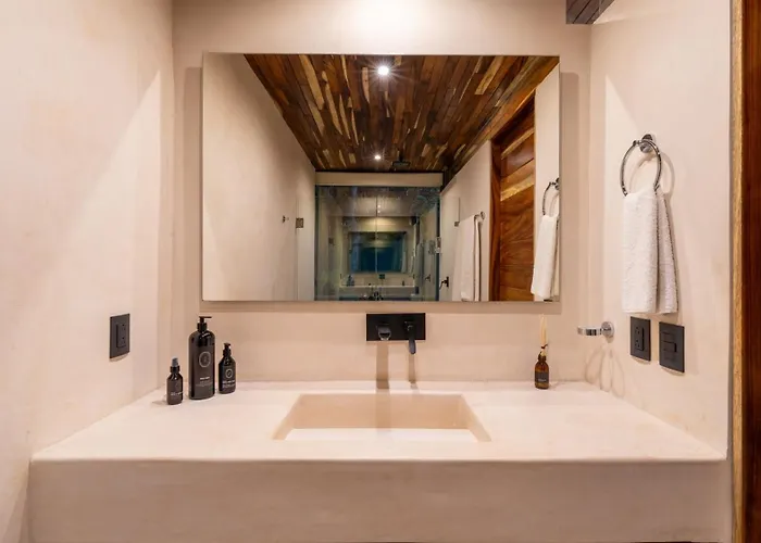 Chay Glass Jungle House Apartment *