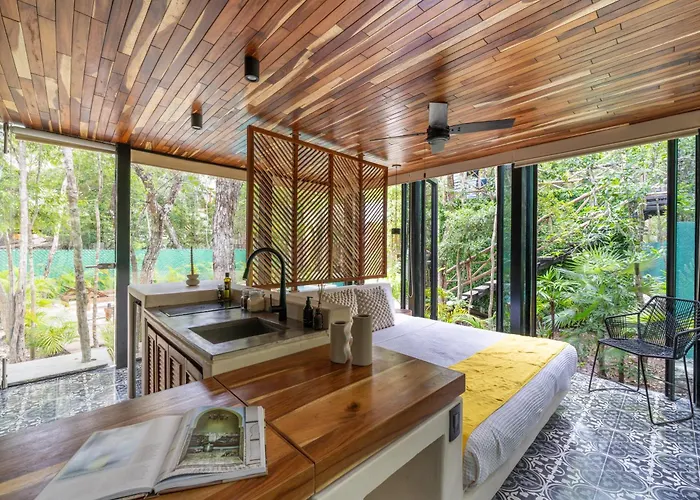 Apartment Chay Glass Jungle House *
