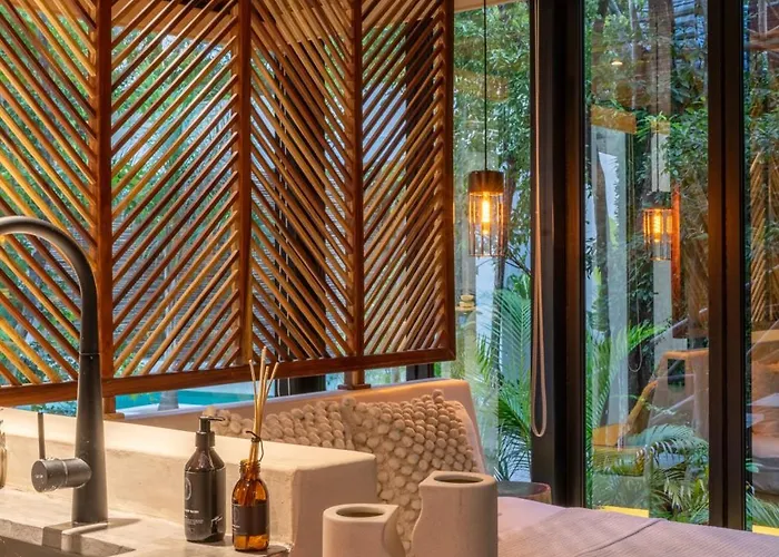 Chay Glass Jungle House Apartment
