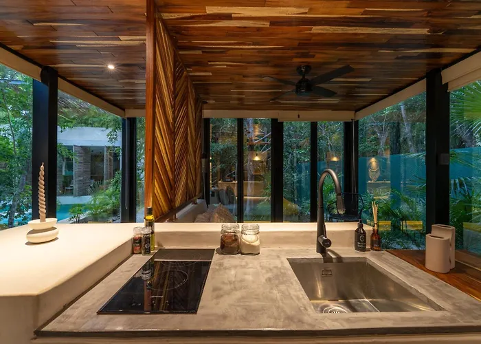 Apartment Chay Glass Jungle House *