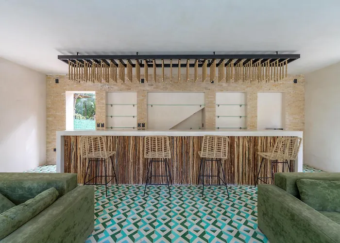 Chay Glass Jungle House *
